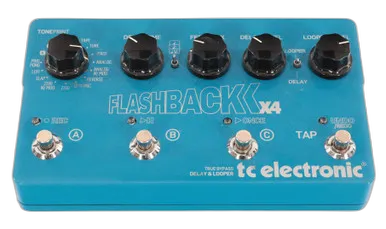 Hand TC Electronic X4 Flashback Delay Pedal 830